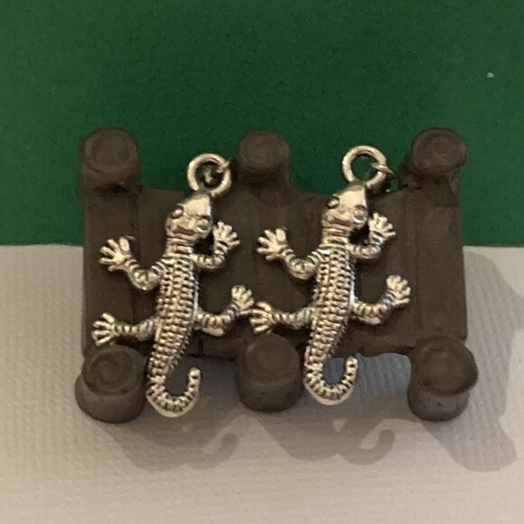 Alligator Earring, Lizard Earring, Gator Earring, Amphibian Earring, Gift Idea - Picture 5 of 6